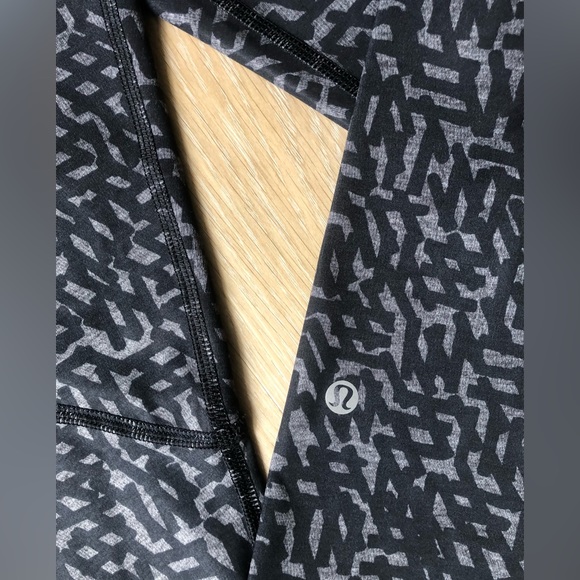 Lululemon Cropped Leggings Limited Edition - Picture 2 of 2